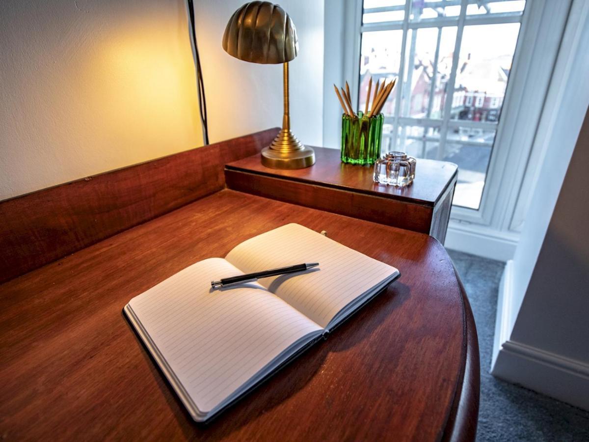 Pass The Keys Art Deco Inspired Apartment With Roof Top Views Shrewsbury Eksteriør billede