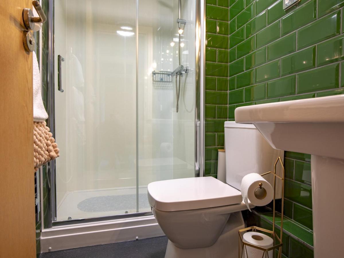 Pass The Keys Art Deco Inspired Apartment With Roof Top Views Shrewsbury Eksteriør billede