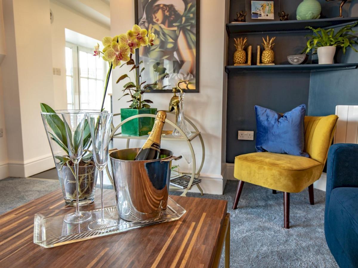 Pass The Keys Art Deco Inspired Apartment With Roof Top Views Shrewsbury Eksteriør billede