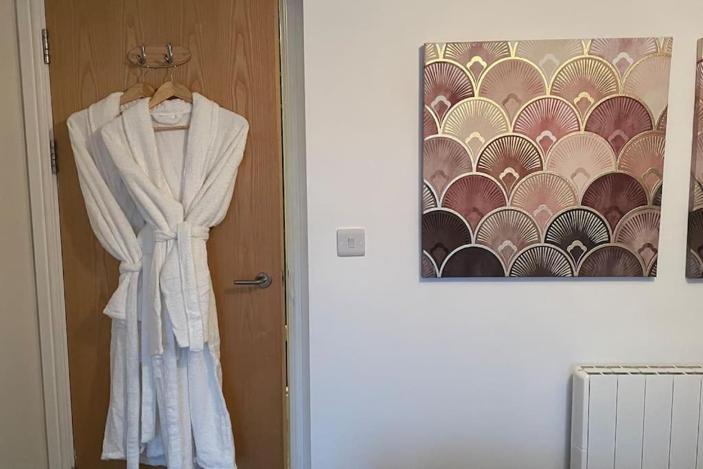 Pass The Keys Art Deco Inspired Apartment With Roof Top Views Shrewsbury Eksteriør billede